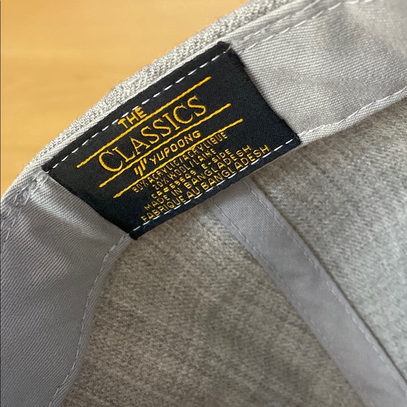 Grey Snapback - Picture 3 of 3